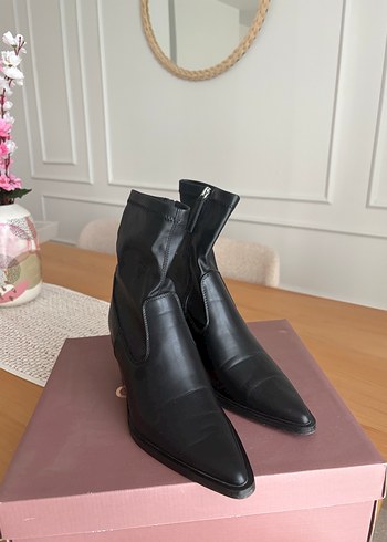 Kadın Siyah Deri Topuklu Bot - Görsel 2