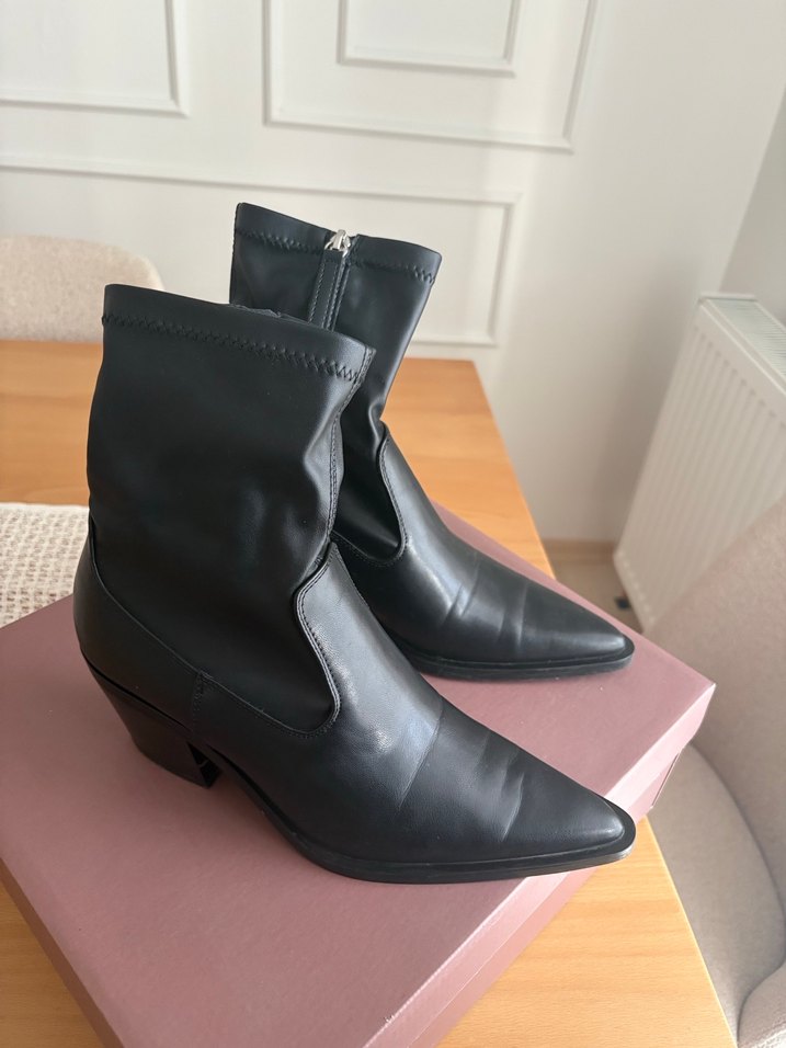 Kadın Siyah Deri Topuklu Bot - Görsel 4
