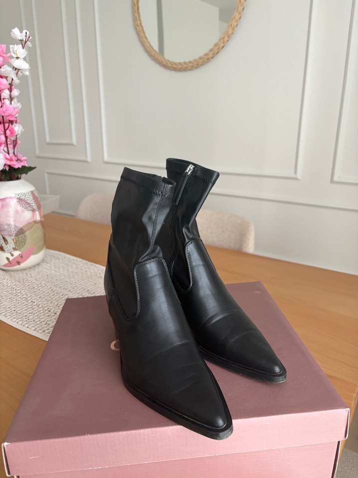 Kadın Siyah Deri Topuklu Bot - Görsel 2