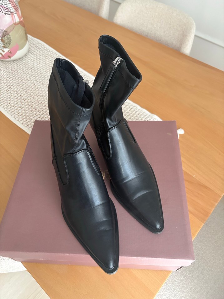 Kadın Siyah Deri Topuklu Bot - Görsel 3