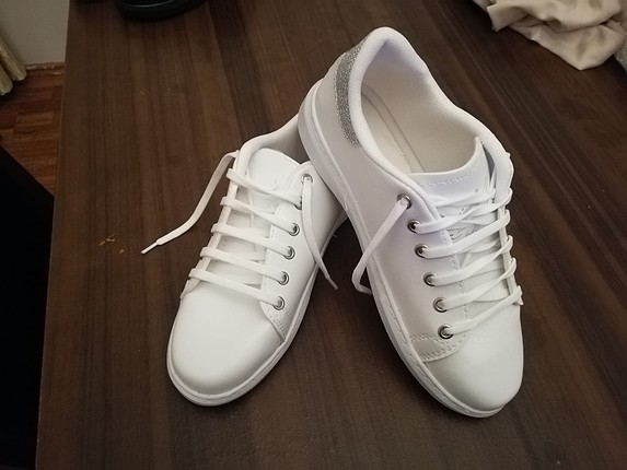 40 numara beyaz spor ayakkabı yeni 