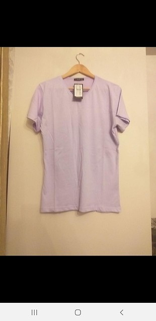 lila renk tişört 