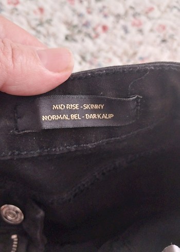 Siyah Düğmeli Rahat Kesim Kadın Kot Pantolon - Görsel 4