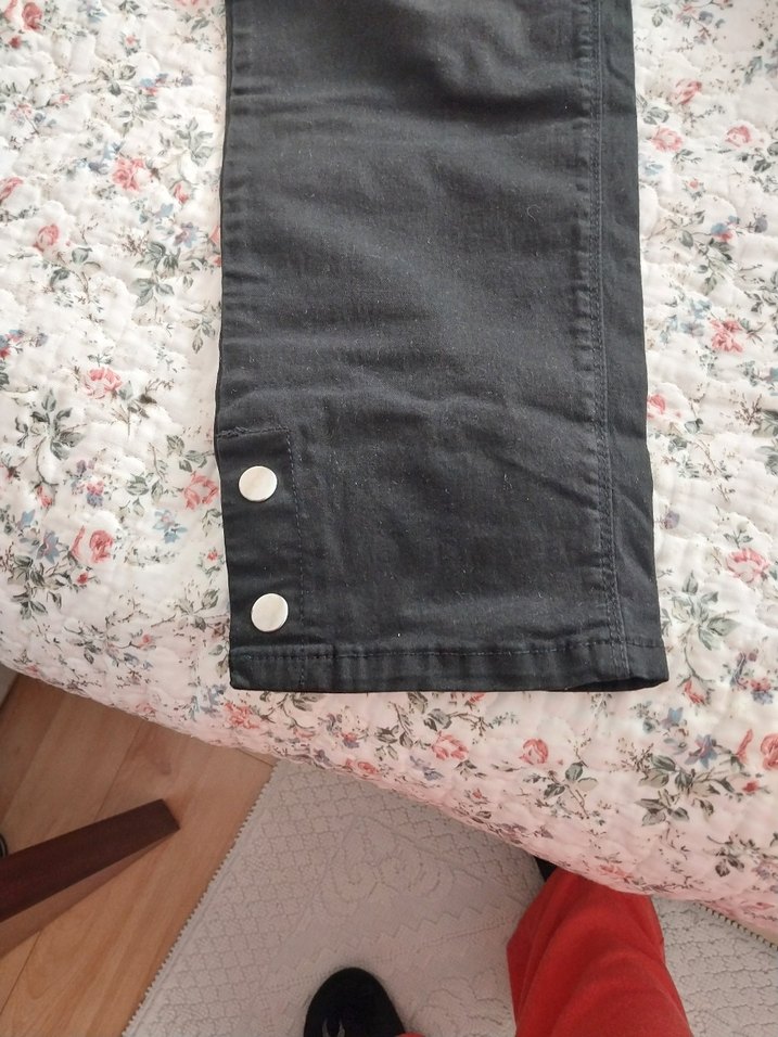 Siyah Düğmeli Rahat Kesim Kadın Kot Pantolon - Görsel 5