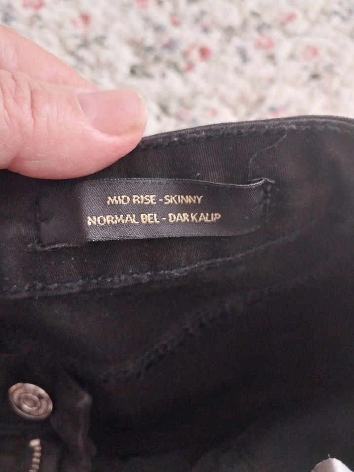 Siyah Düğmeli Rahat Kesim Kadın Kot Pantolon - Görsel 4