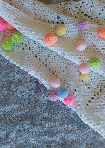 Renkli Ponponlu Örgü Bebek Battaniyesi - Görsel 2