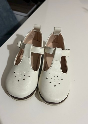 Kız Çocuk Beyaz Tokalı Babet Ayakkabı - Görsel 2