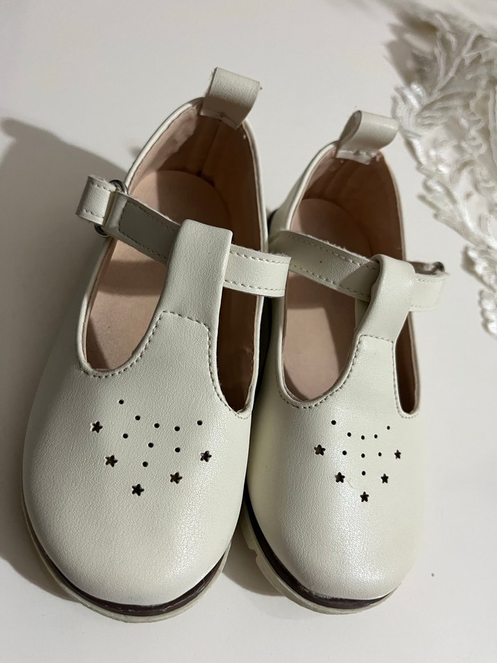 Kız Çocuk Beyaz Tokalı Babet Ayakkabı - Görsel 3