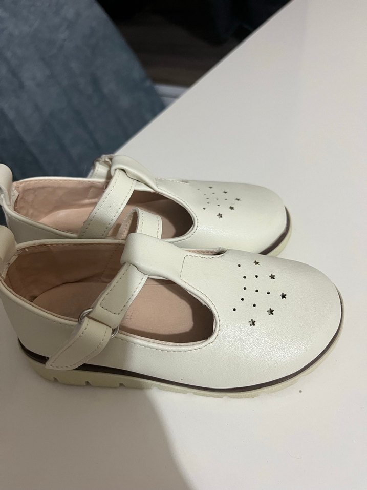 Kız Çocuk Beyaz Tokalı Babet Ayakkabı - Görsel 4