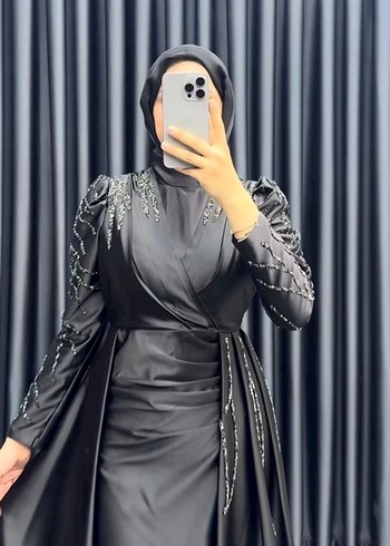 Uzun Siyah Nakışlı Abiye Elbise - Görsel 3