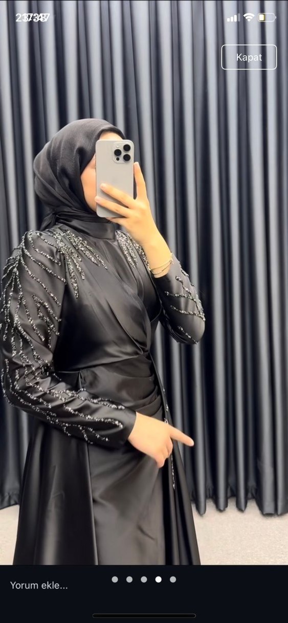 Uzun Siyah Nakışlı  Abiye Elbise - Görsel 4