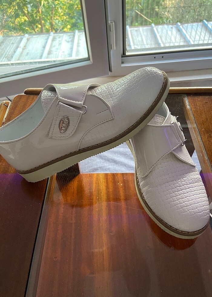 Beyaz çocuk ayakkabısı - Görsel 3