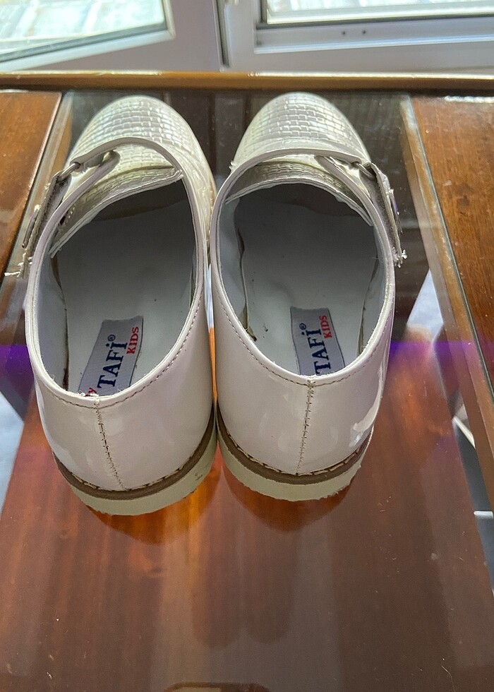 Beyaz çocuk ayakkabısı - Görsel 4