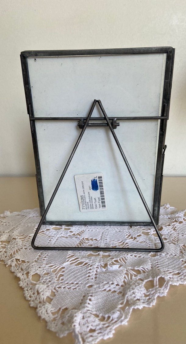 Gri Metal Çerçeveli Fotoğraf Çerçevesi - Görsel 2