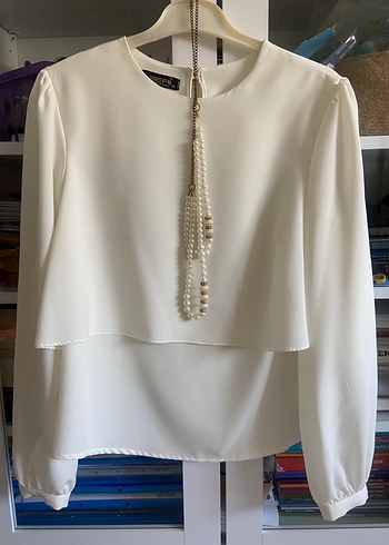 Zincir Detaylı Beyaz Bluz - Görsel 2