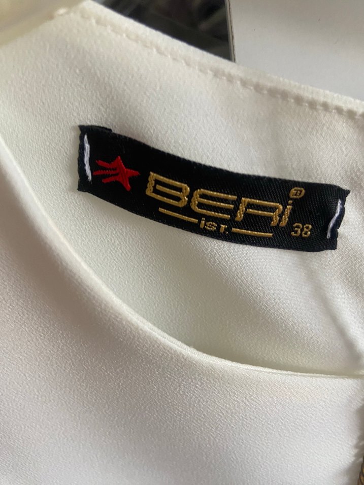 Zincir Detaylı Beyaz Bluz - Görsel 4