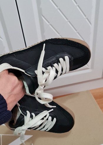 Zara Siyah Kadın Spor Ayakkabı Beyaz Bağcıklı