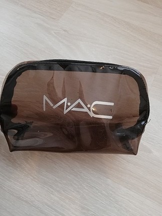 Mac makyaj çantası 