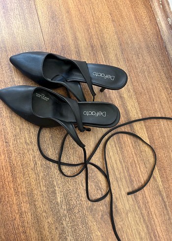Kemer Detaylı Siyah Stiletto Kadın Topuklu