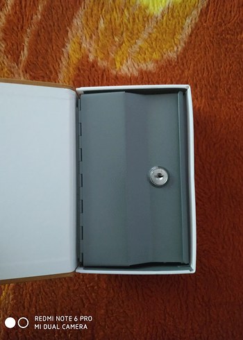 Kitap görünümlü kasa