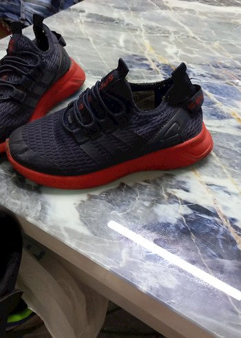 Adidas Kırmızı Siyah Bağcıklı Erkek Spor Ayakkabı