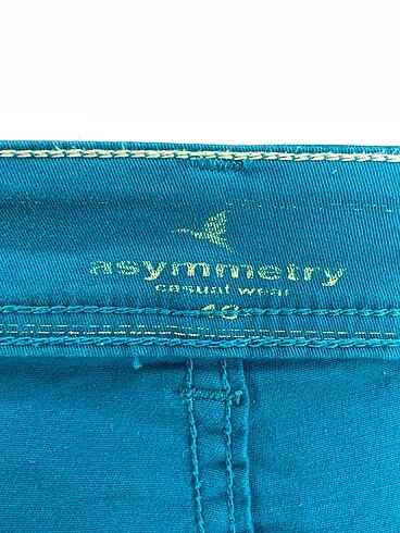 40 Beden mavi Renk Asymmetry Mini Şort %70 İndirimli.