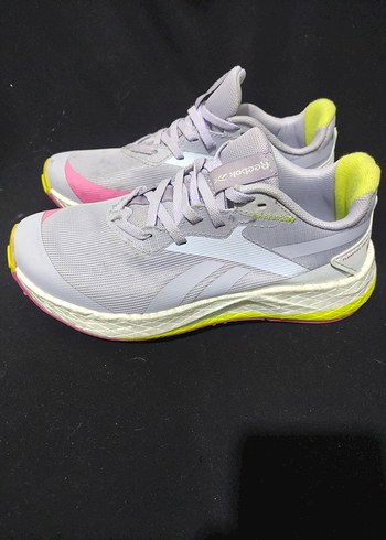 Reebok ürünü