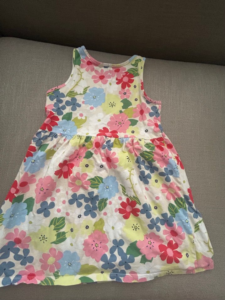 Çiçek Desenli Kolsuz Kız Elbisesi - Görsel 2