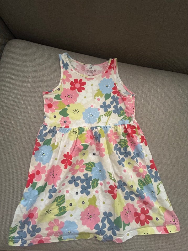 Çiçek Desenli Kolsuz Kız Elbisesi - Görsel 3