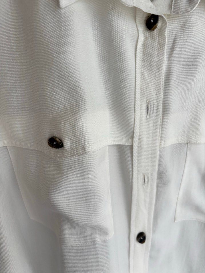 Düğmeli Beyaz Keten Kadın Gömlek - Görsel 2