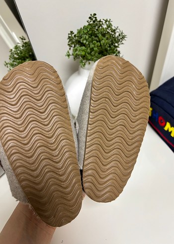 Gri Yünlü Tokalı Kadın Terlik - Görsel 9