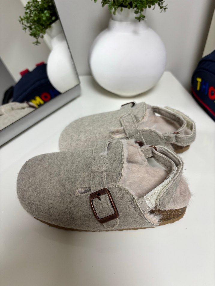 Gri Yünlü Tokalı Kadın Terlik - Görsel 3