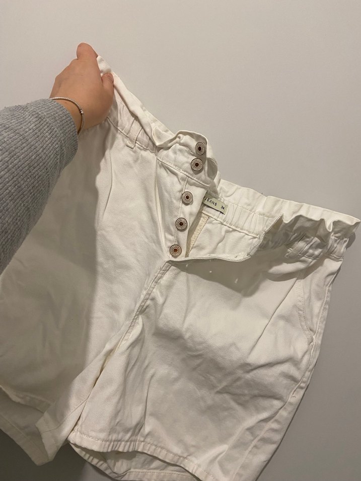 Düğmeli Beyaz Jean Midi Şort - Görsel 5