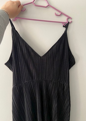 Siyah Piliseli Askılı Elbise - Görsel 5