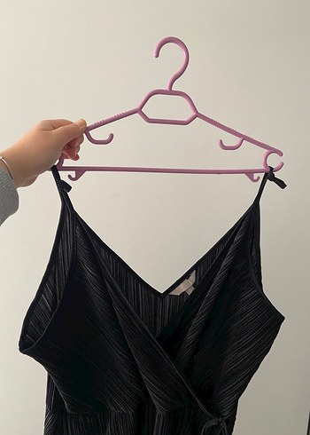 Siyah Piliseli Askılı Elbise - Görsel 4