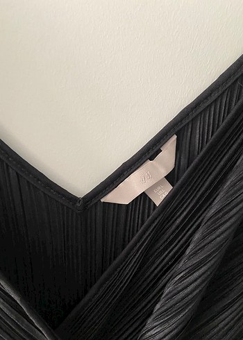 Siyah Piliseli Askılı Elbise - Görsel 3