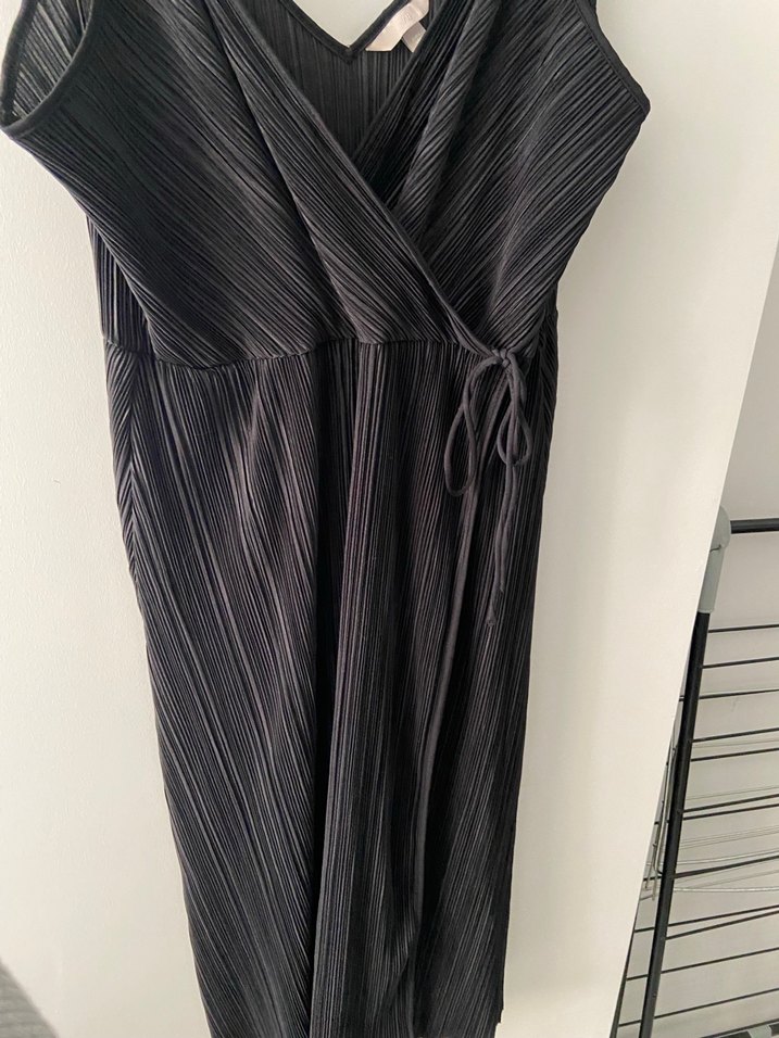 Siyah Piliseli Askılı Elbise - Görsel 2