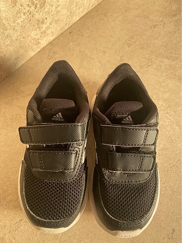 24 Beden siyah Renk Adidas ayakkabı