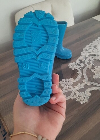 20 Beden Kışlık orjina şu botu hiç kullanılmadı sıfırdır.