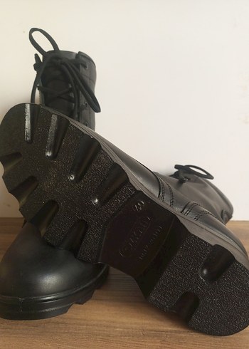 Asker Botu, Siyah Erkek Bot - Görsel 2