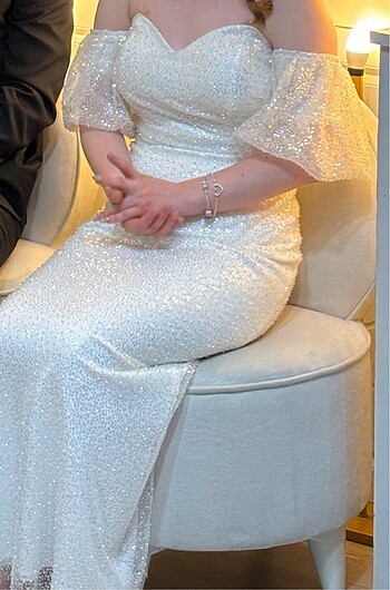 Taç Beyaz Elbise