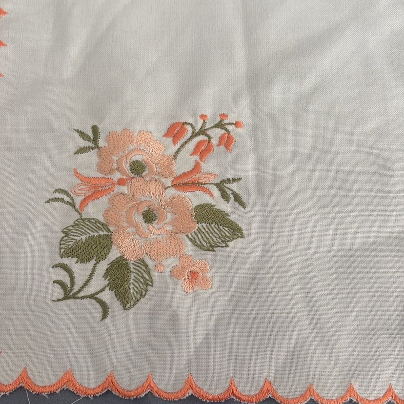 Nakışlı Beyaz Masa Örtüsü - Görsel 3