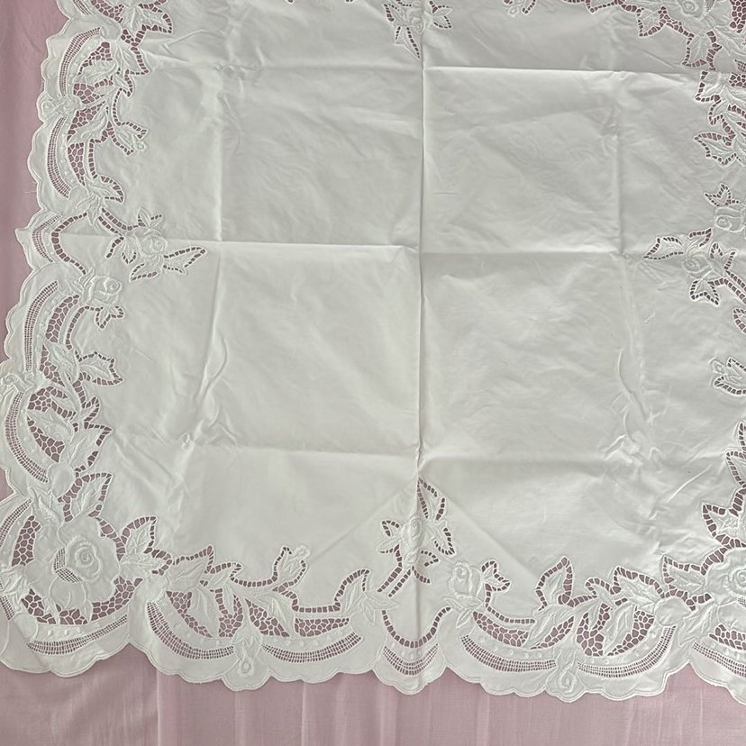 Nakışlı Beyaz Masa Örtüsü - Görsel 3