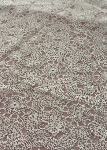 Bohem İşlemeli Beyaz Gri Dantel Kumaş