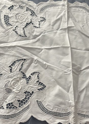 Bohem Beyaz Nakışlı Masa Örtüsü - Görsel 3