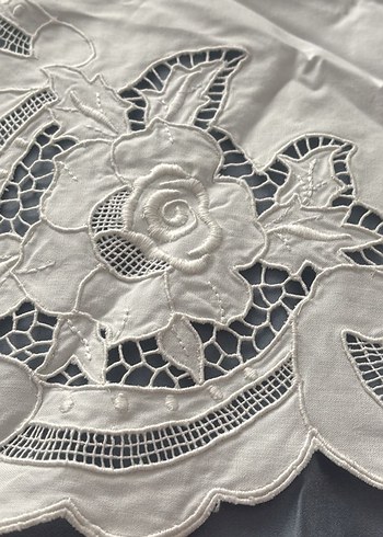 Bohem Beyaz Nakışlı Masa Örtüsü - Görsel 2