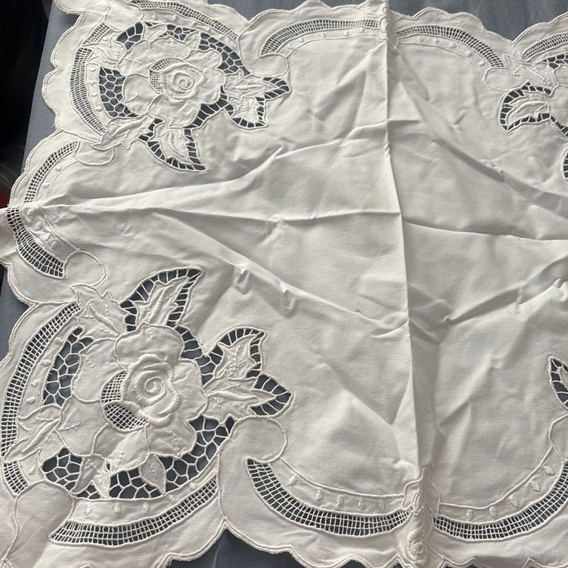 Bohem Beyaz Nakışlı Masa Örtüsü - Görsel 3