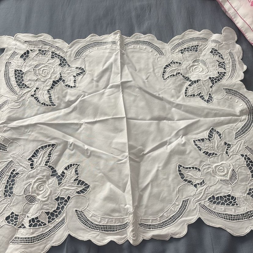 Bohem Beyaz Nakışlı Masa Örtüsü - Görsel 4