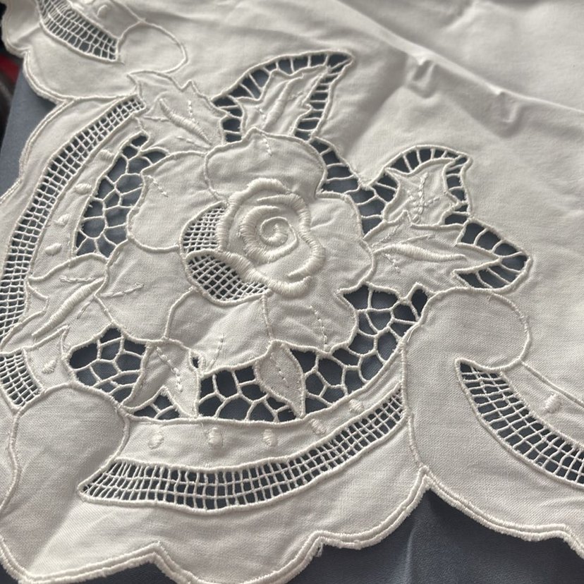 Bohem Beyaz Nakışlı Masa Örtüsü - Görsel 2