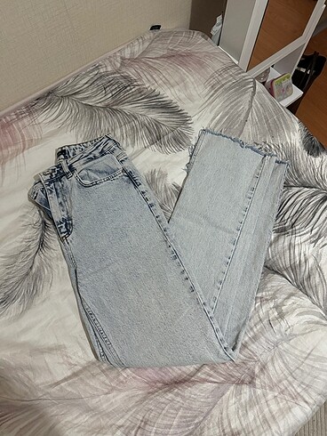 Trendyol & Milla Yırtmaçlı jean